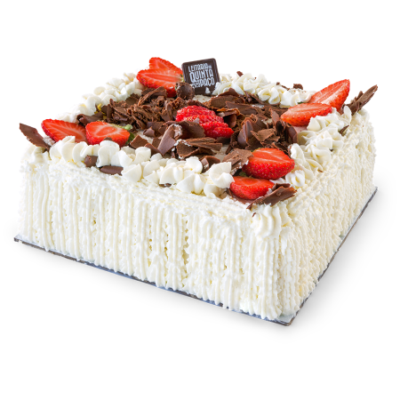 BOLO DE MORANGOS E CHANTILLY